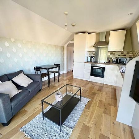 Lovely Two Bed Flat Londra Exterior foto