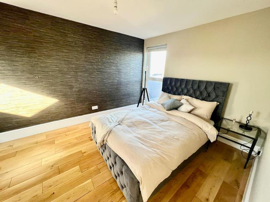 Lovely Two Bed Flat Londra Exterior foto